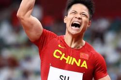 项目冠军诞生，运动员绽放最耀眼笑容的简单介绍